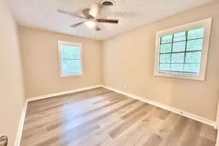 6454 Raymond Dr, Union City, GA 30291 - Photo 8