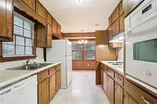 742 Verde Dr, Riverdale, GA 30274 - Photo 10