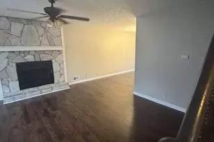 1129 Guernsey Dr, Lawrenceville, GA 30043 - Photo 4