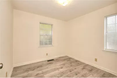 284 E 5th Avenue, Winder, GA 30680 - Photo 12