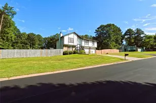 3695 Winterberry Ln, Snellville, GA 30039 - Photo 2