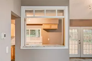 8962 Bentwood Ln, Riverdale, GA 30274 - Photo 10