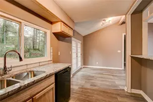 8962 Bentwood Ln, Riverdale, GA 30274 - Photo 14