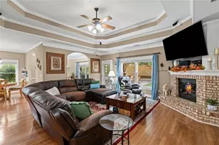 1573 Park Hollow Ln NE, Lawrenceville, GA 30043 - Photo 4