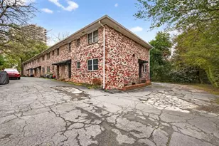 3668 Kingsboro Rd NE, Atlanta, GA 30319 - Photo 10