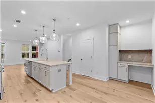 201 New St, Decatur, GA 30030 - Photo 4