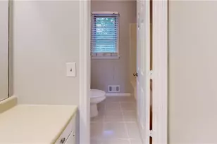 460 Oakland Ridge Ct, Lawrenceville, GA 30044 - Photo 8