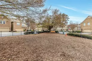 1561 Trailview Way NE, Atlanta, GA 30329 - Photo 34