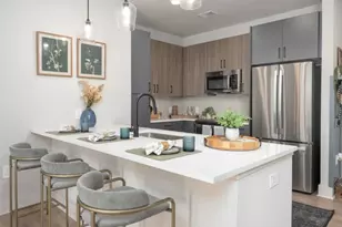 1400 Laurel Crossing Pkwy, Buford, GA 30519 - Photo 2