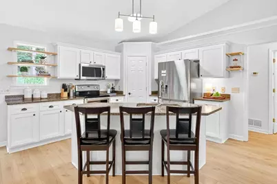 8635 Sapphire Lane, Gainesville, GA 30506 - Photo 4