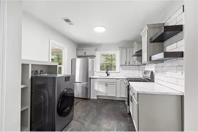 2533 Plantation Drive, East Point, GA 30344 - Photo 6