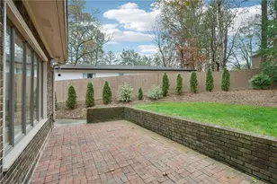 2419 Kings Point Dr, Dunwoody, GA 30338 - Photo 30