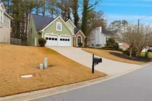 615 Overhill Dr, Woodstock, GA 30189 - Photo 2