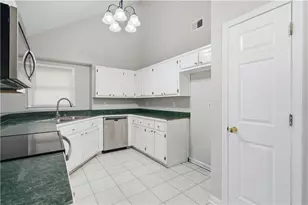 16 Broken Arrow Ct NE, Rydal, GA 30171 - Photo 2