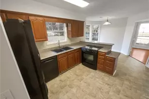 7 Barrington Ct, Sharpsburg, GA 30277 - Photo 2