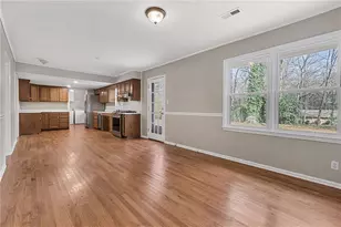 558 Dorsey Cir SW, Lilburn, GA 30047 - Photo 8