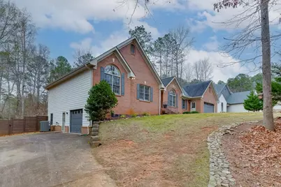 61 Hunters Way, Hoschton, GA 30548 - Photo 4