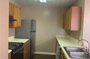 5869 Strathmoor Manor Cir, Lithonia, GA 30058 - Photo 10