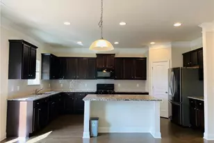 5101 Woodline View Cir, Auburn, GA 30011 - Photo 4