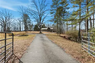 4123 Leach Rd, Gainesville, GA 30506 - Photo 2