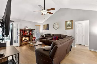 408 Strathmore Drive, Sharpsburg, GA 30277 - Photo 10