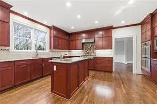 10685 Oxford Mill Cir, Alpharetta, GA 30022 - Photo 6