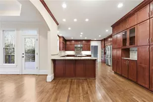10685 Oxford Mill Cir, Alpharetta, GA 30022 - Photo 8