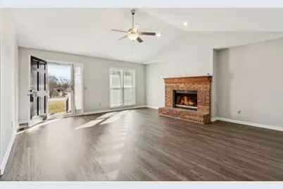 4675 Creek Bluff Drive, Sugar Hill, GA 30518 - Photo 4