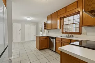 4675 Creek Bluff Dr, Sugar Hill, GA 30518 - Photo 12