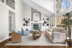 10155 Cres Hill Ln, Roswell, GA 30076 - Photo 4