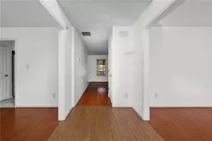 545 Sterling Pointe Ct, Lawrenceville, GA 30043 - Photo 4