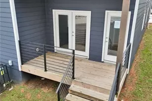 569 Middle St SW, Atlanta, GA 30310 - Photo 2