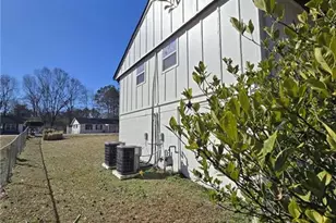 332 W Downing Ct, Jonesboro, GA 30238 - Photo 4