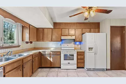 570 Candlewick Lane NW, Lilburn, GA 30047 - Photo 14