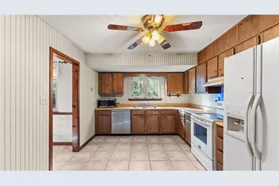 570 Candlewick Lane NW, Lilburn, GA 30047 - Photo 10