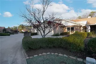 4561 Lake Village Dr, Atlanta, GA 30338 - Photo 2