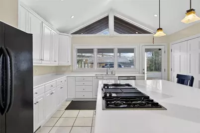 1040 Lindridge Drive NE, Atlanta, GA 30324 - Photo 14