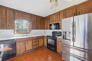 2272 Stoney Ford Dr NE, Marietta, GA 30066 - Photo 2