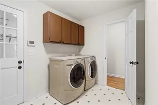 9310 Martins Lake Dr, Roswell, GA 30076 - Photo 16