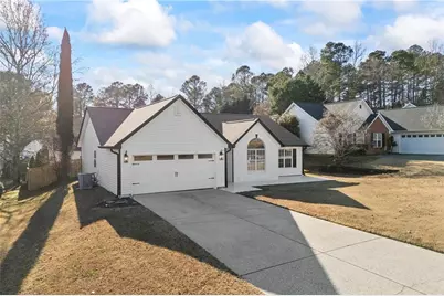 367 Ayelsbury Court, Sugar Hill, GA 30518 - Photo 2