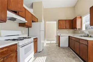 1660 Creek Crossing SE, Conyers, GA 30094 - Photo 6