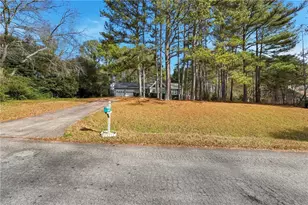 3755 Creekwood Dr, Loganville, GA 30052 - Photo 4