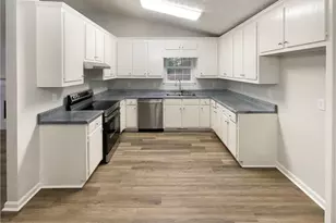 3986 Pinedale Ln, Gainesville, GA 30507 - Photo 2