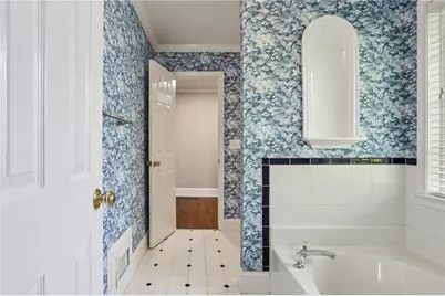 22 Peachtree Hills Avenue NE, Atlanta, GA 30305 - Photo 18