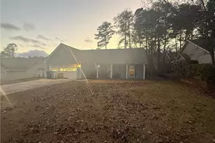 2371 Bankston Cir, Snellville, GA 30078 - Photo 2