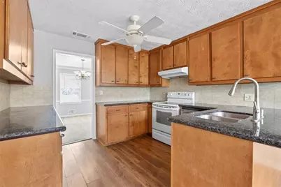 2045 Skyland Glen Drive, Snellville, GA 30078 - Photo 8