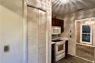 1001 Lake Pointe Cir, Roswell, GA 30075 - Photo 6