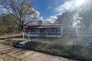 228 Rose Ave, Woodbury, GA 30293 - Photo 1