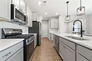 556 Crystal Lk Pkwy, Hoschton, GA 30548 - Photo 4