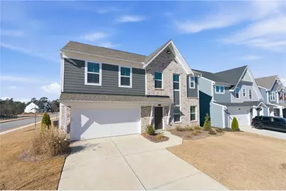 556 Crystal Lake Parkway, Hoschton, GA 30548 - Photo 2